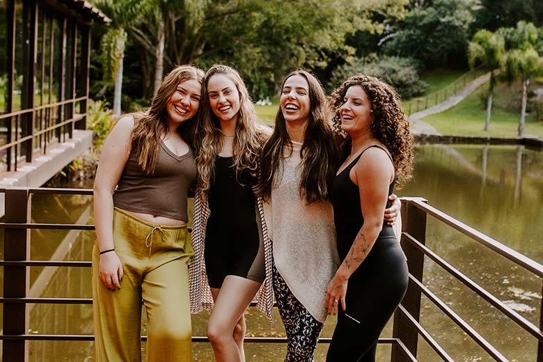 grupo-de-yoga-feminino